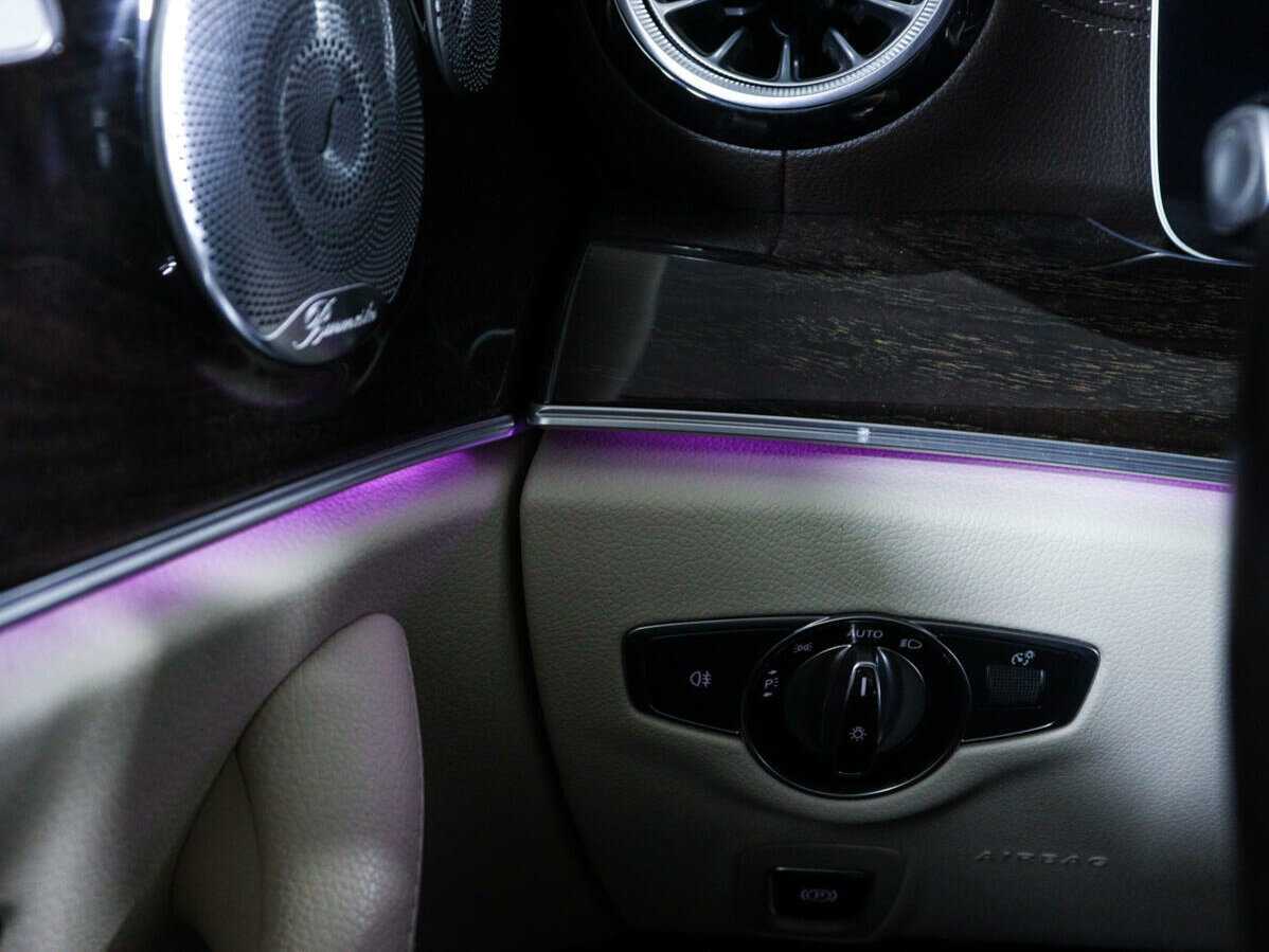 Mercedes-Benz E-Класс 300, 2018 Фото №23