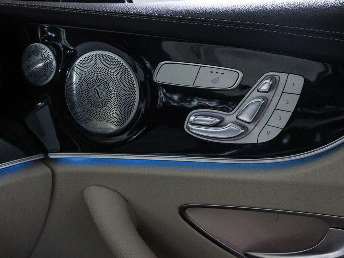 Mercedes-Benz E-Класс 300, 2018 Фото №25