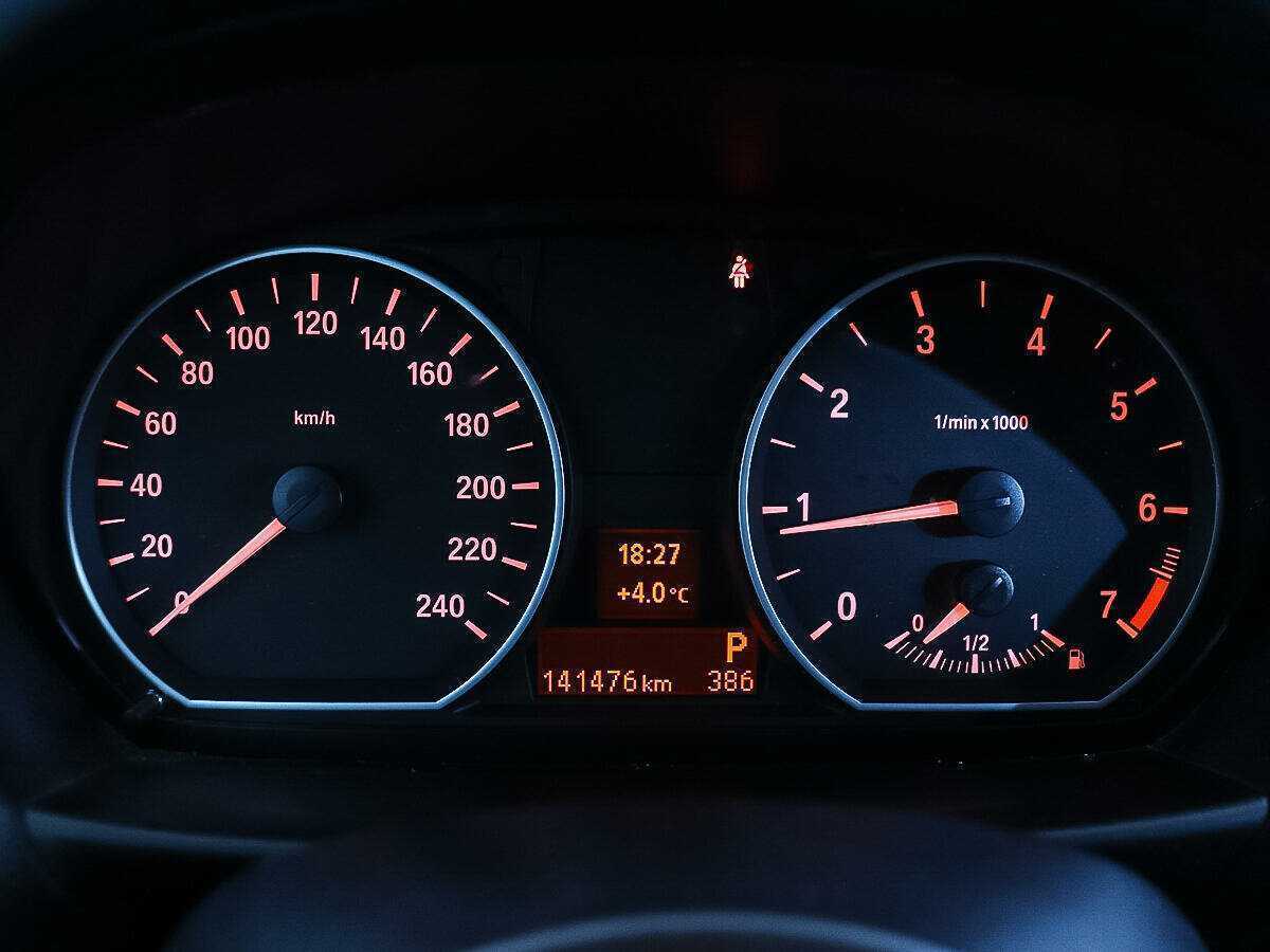 BMW 1 серии 116i, 2010 Фото №10