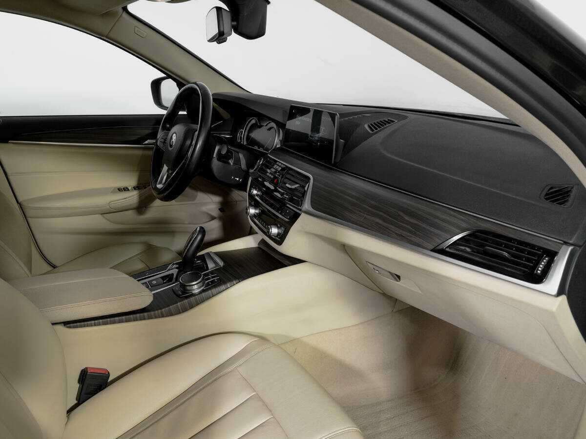 BMW 5 серии 530i xDrive, 2017 - 110 000 км. | Фото №8