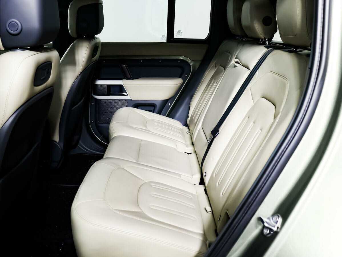 Land Rover Defender 110, 2021 Фото №12