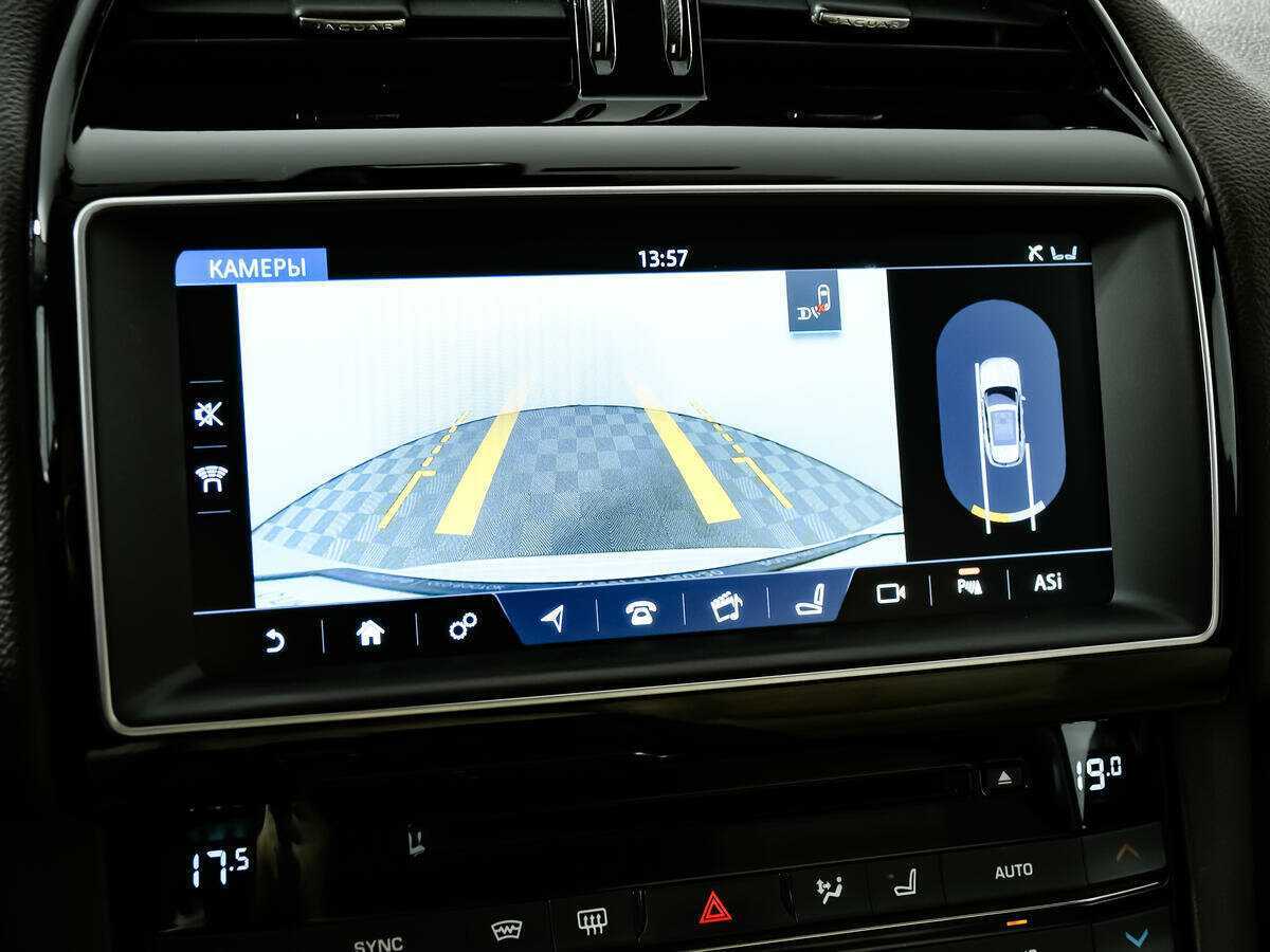 Jaguar F-Pace, 2016 Фото №16