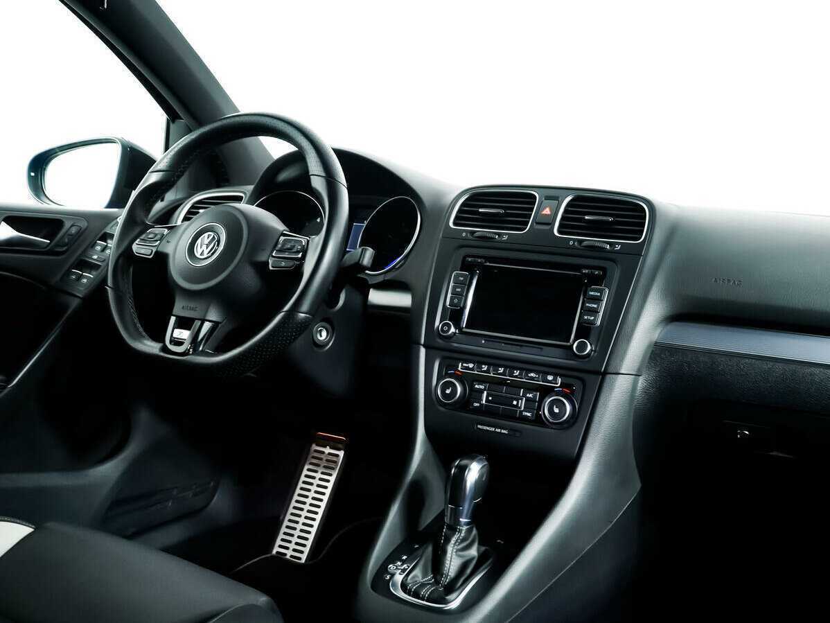 Volkswagen Golf R, 2012 Фото №9