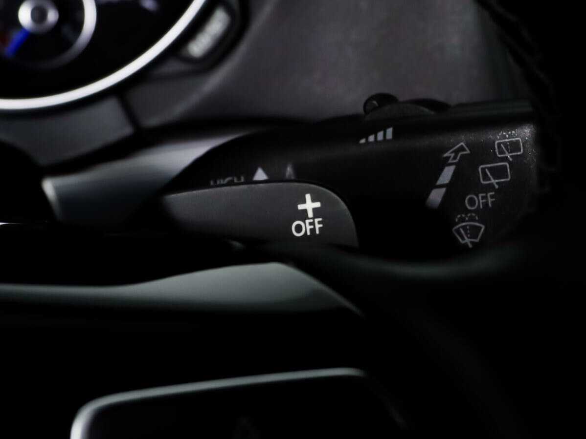 Volkswagen Golf R, 2012 Фото №17