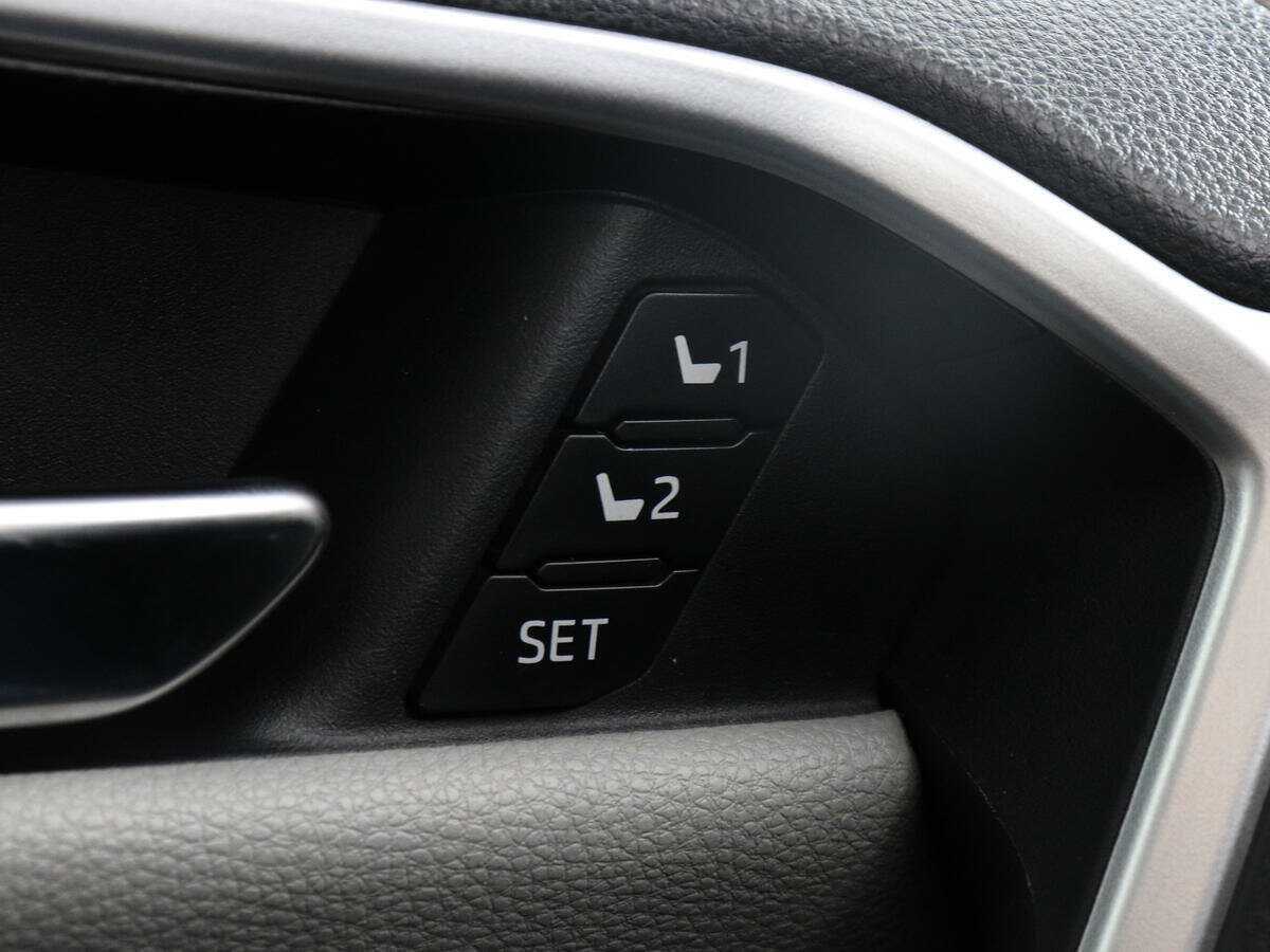 Toyota RAV4, 2019 Фото №16