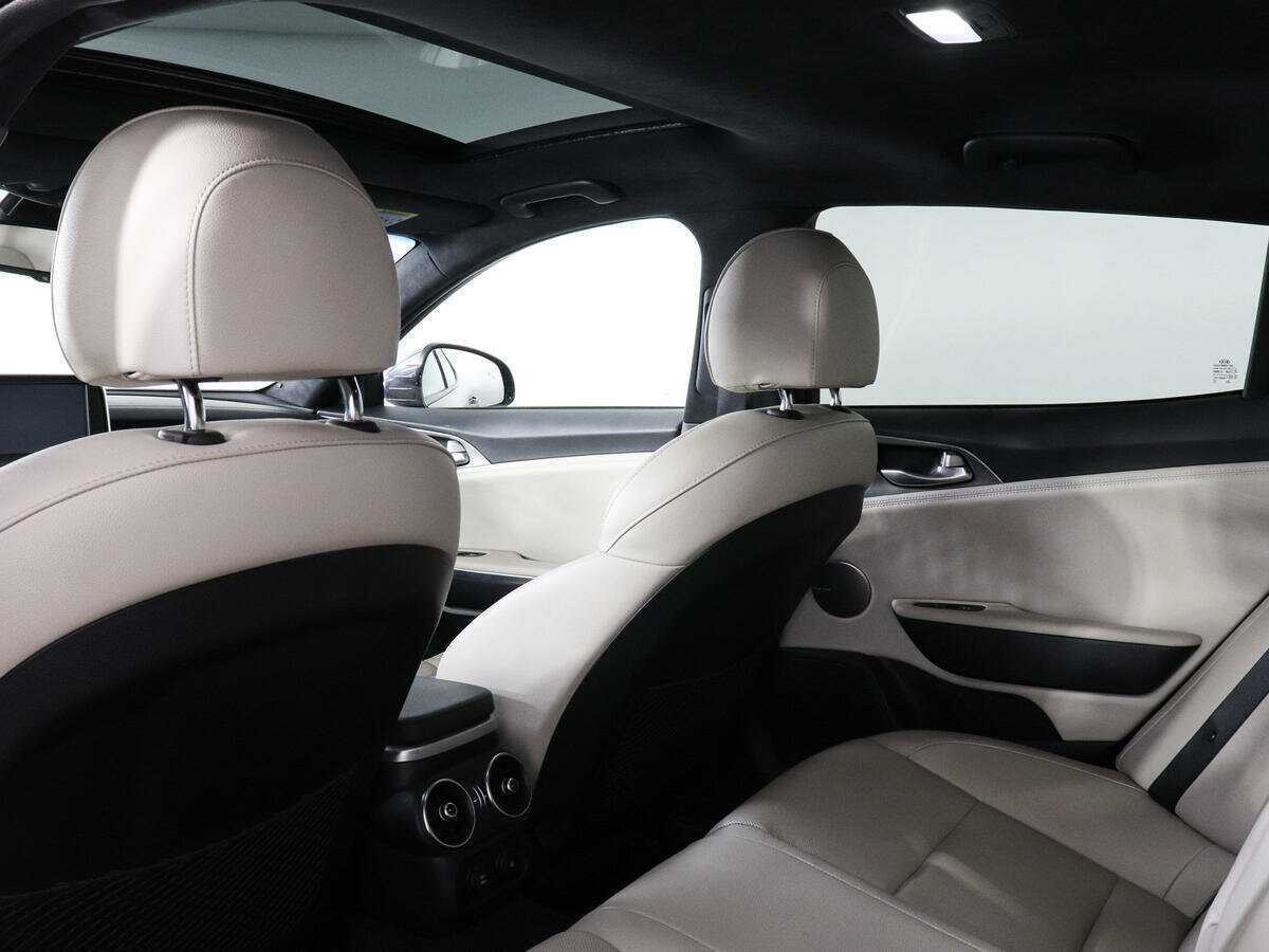 Kia Stinger, 2018 Фото №12