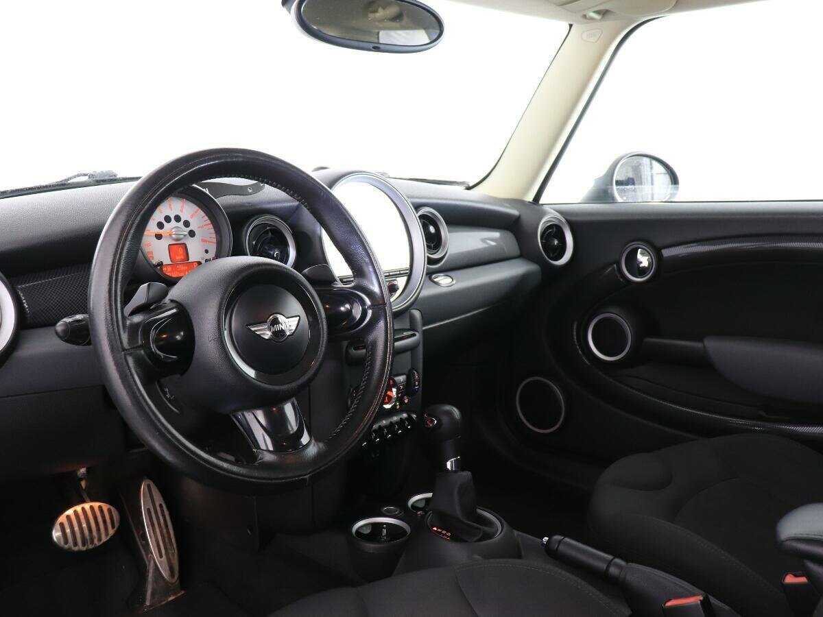Mini Hatch Cooper S, 2011 Фото №10