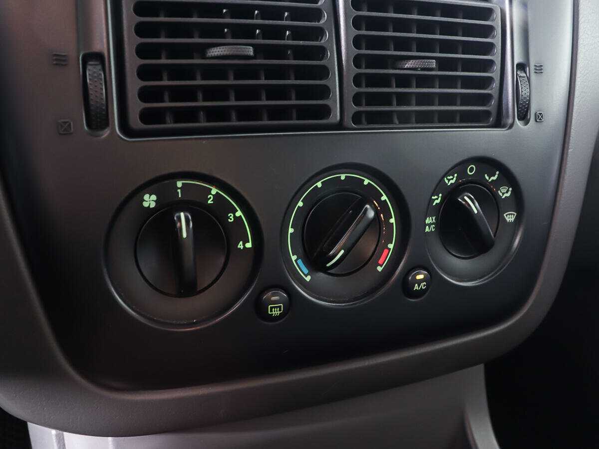 Ford Explorer, 2002 Фото №19