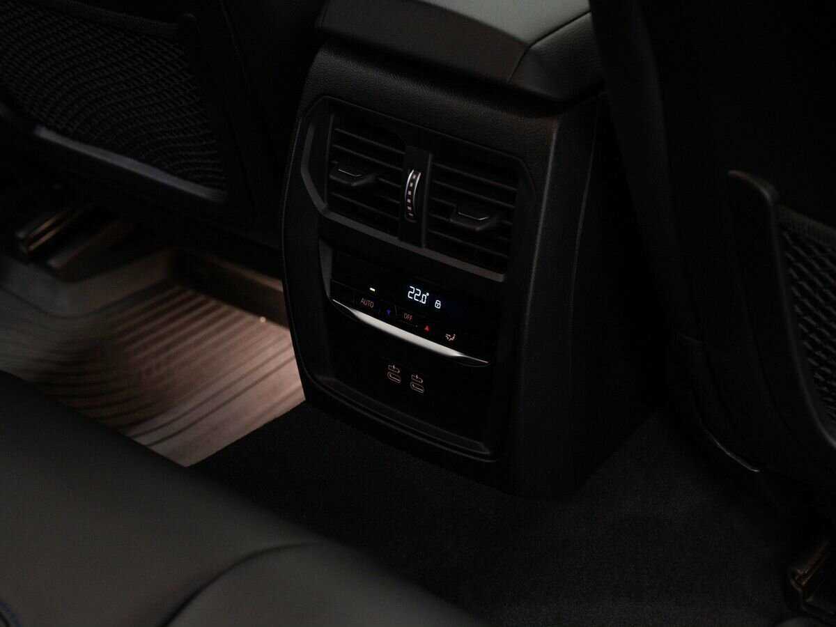 BMW 3 серии 320i xDrive, 2020 Фото №14