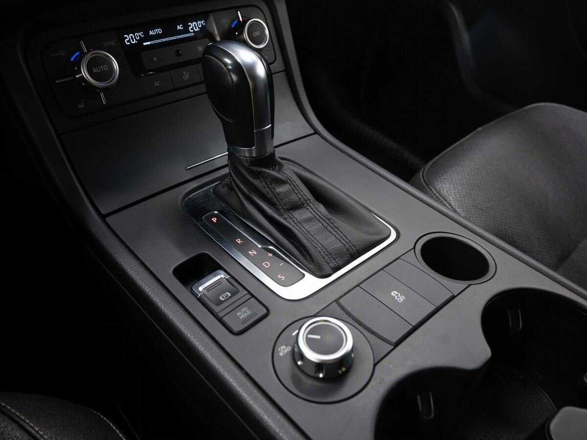 Volkswagen Touareg, 2011 Фото №23