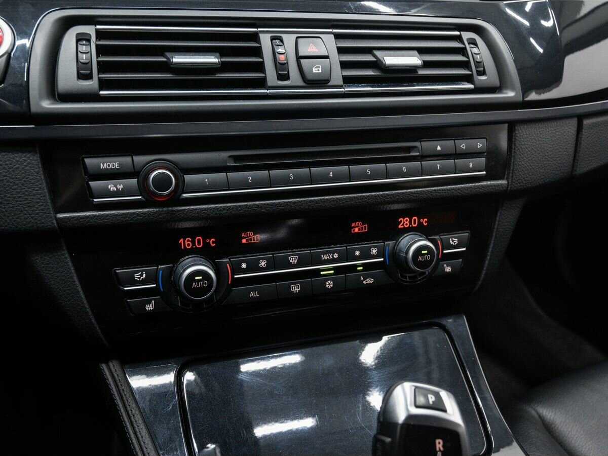 BMW 5 серии 528i, 2011 Фото №19