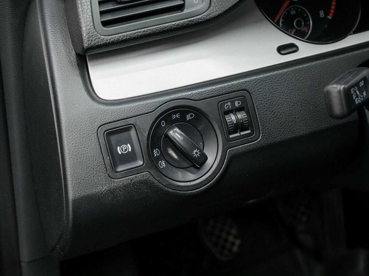 Volkswagen Passat, 2010 Фото №15