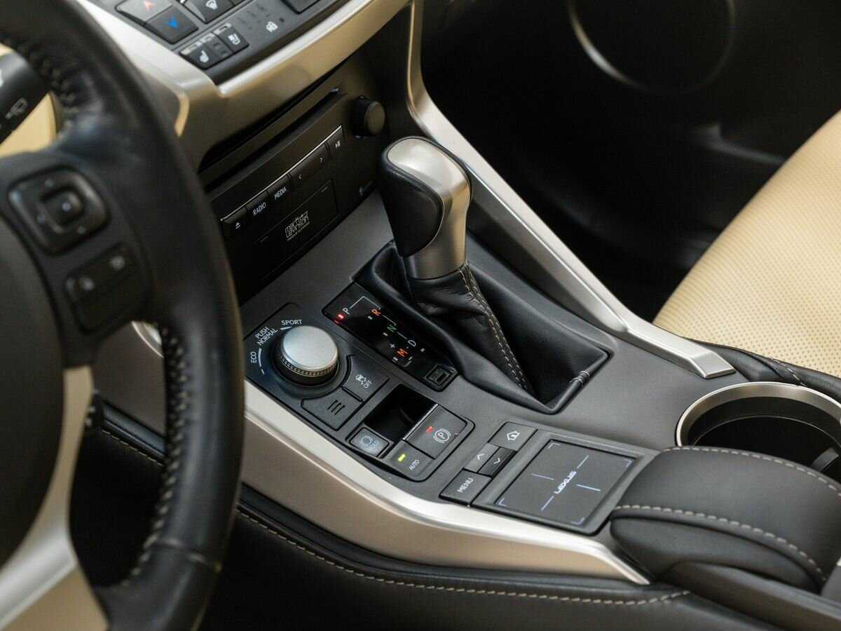 Lexus NX 200t, 2015 Фото №21