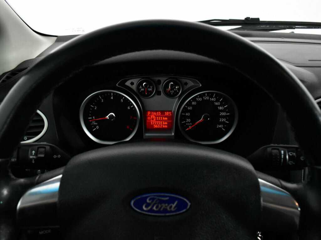 Ford Focus, 2010 Фото №11