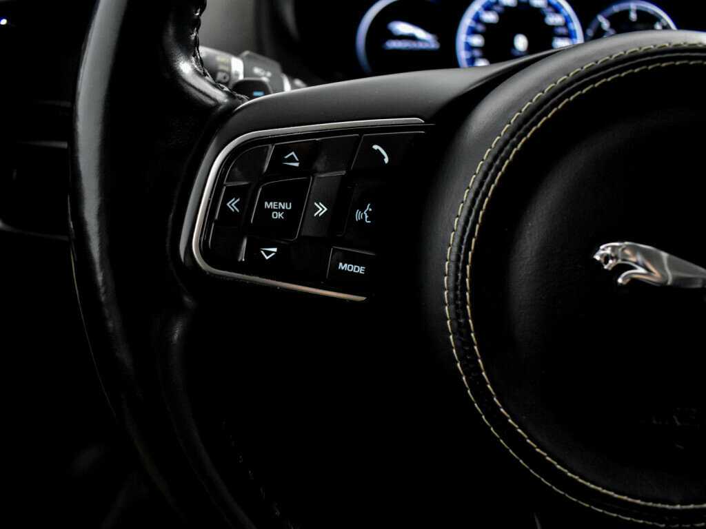 Jaguar F-Pace, 2017 Фото №17