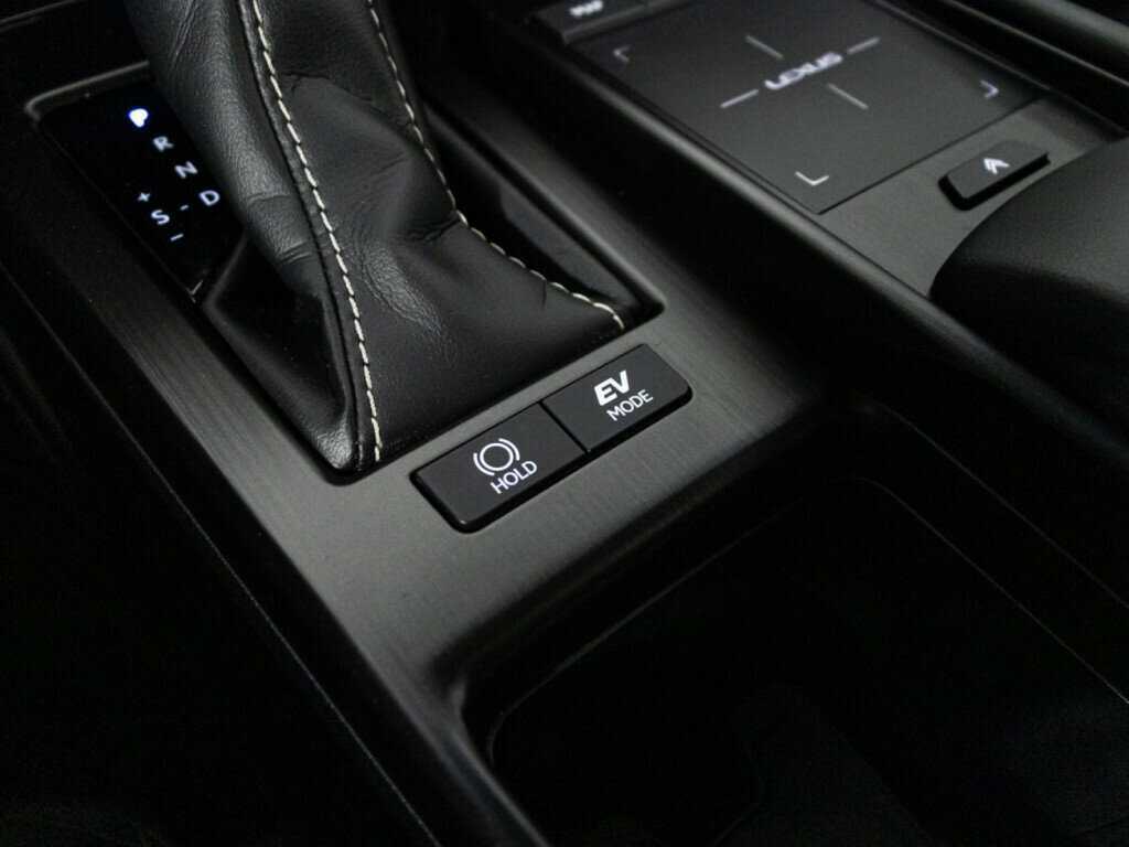 Lexus ES 300h, 2020 Фото №21