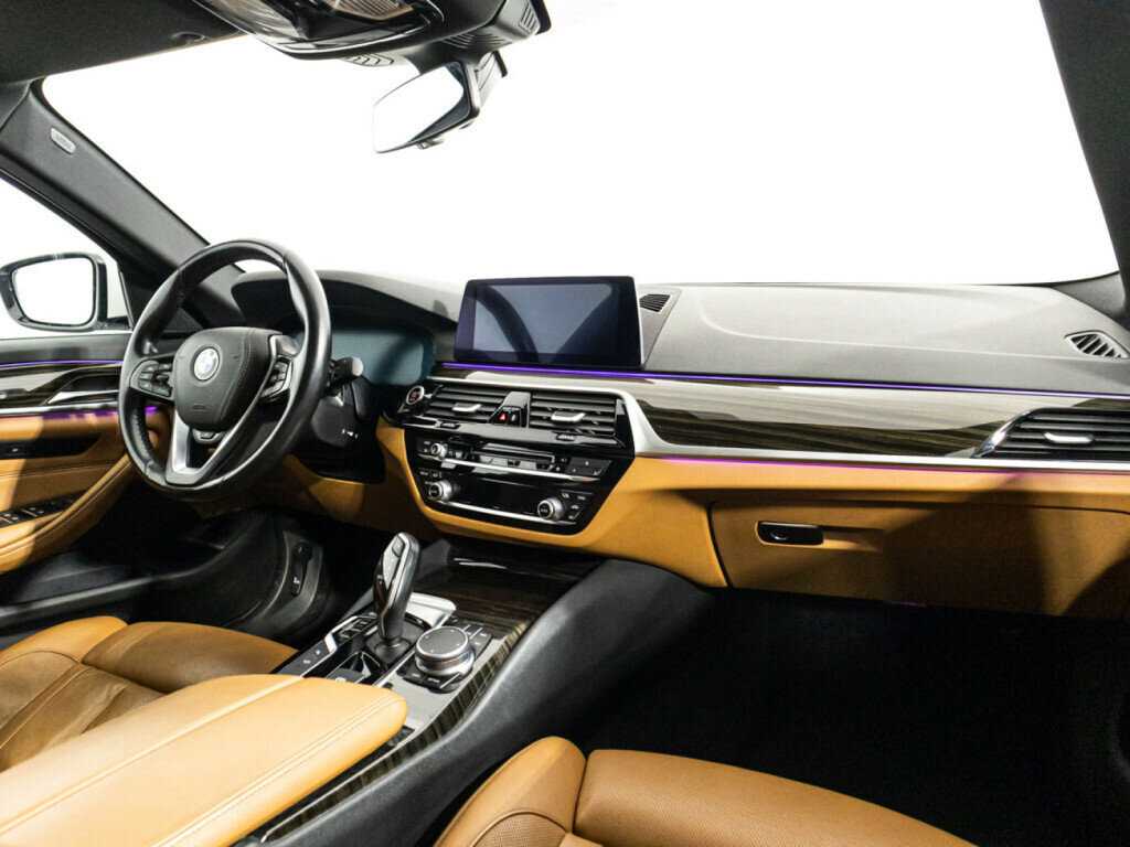 BMW 5 серии 540i, 2019 Фото №9