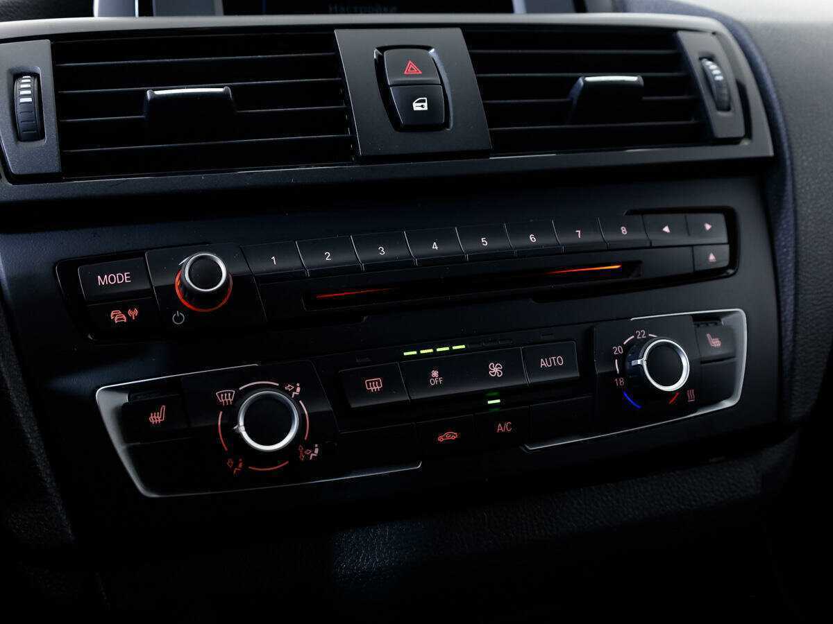 BMW 1 серии 118i, 2011 Фото №16