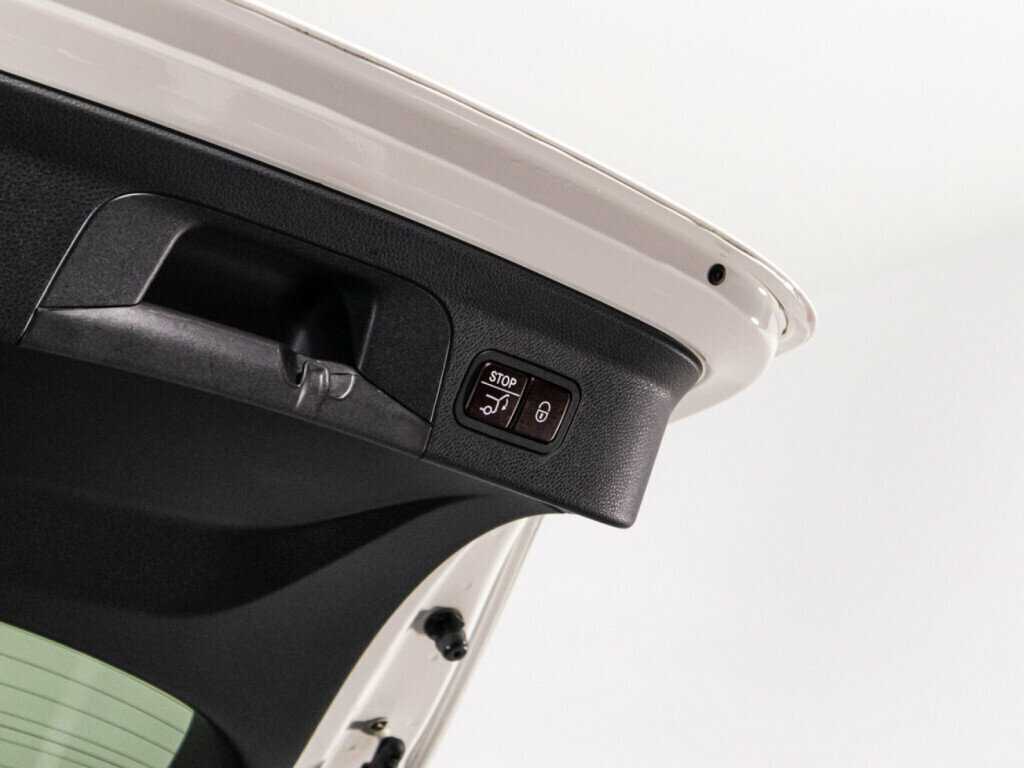 Mercedes-Benz GLC Coupe 300, 2018 Фото №16