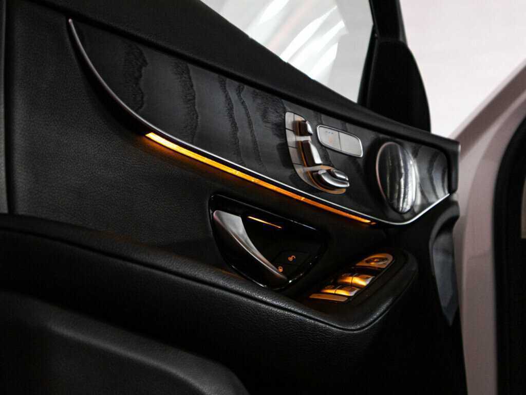 Mercedes-Benz GLC Coupe 300, 2018 Фото №30