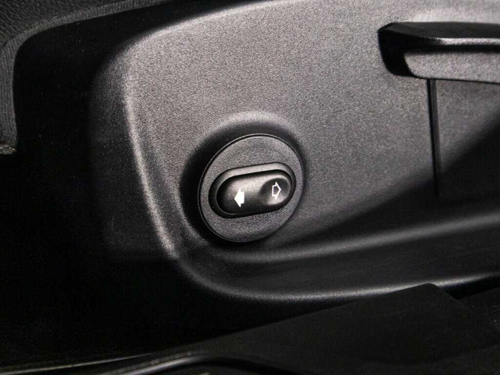 Jaguar XE, 2017 Фото №20