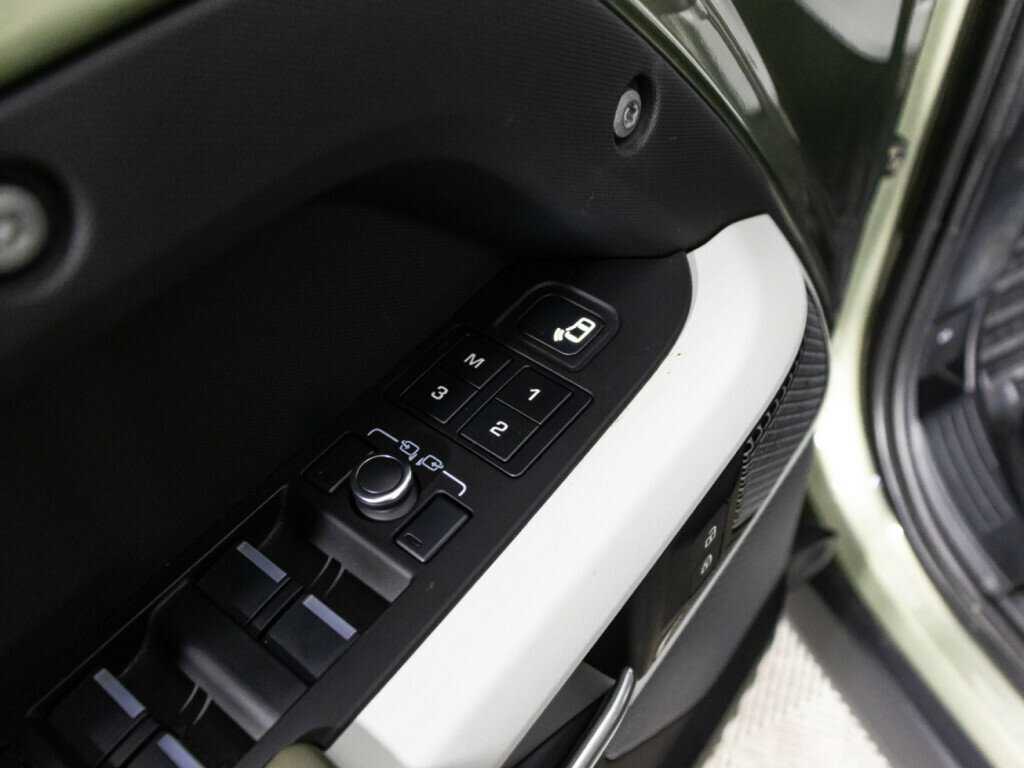 Land Rover Defender 110, 2021 Фото №21