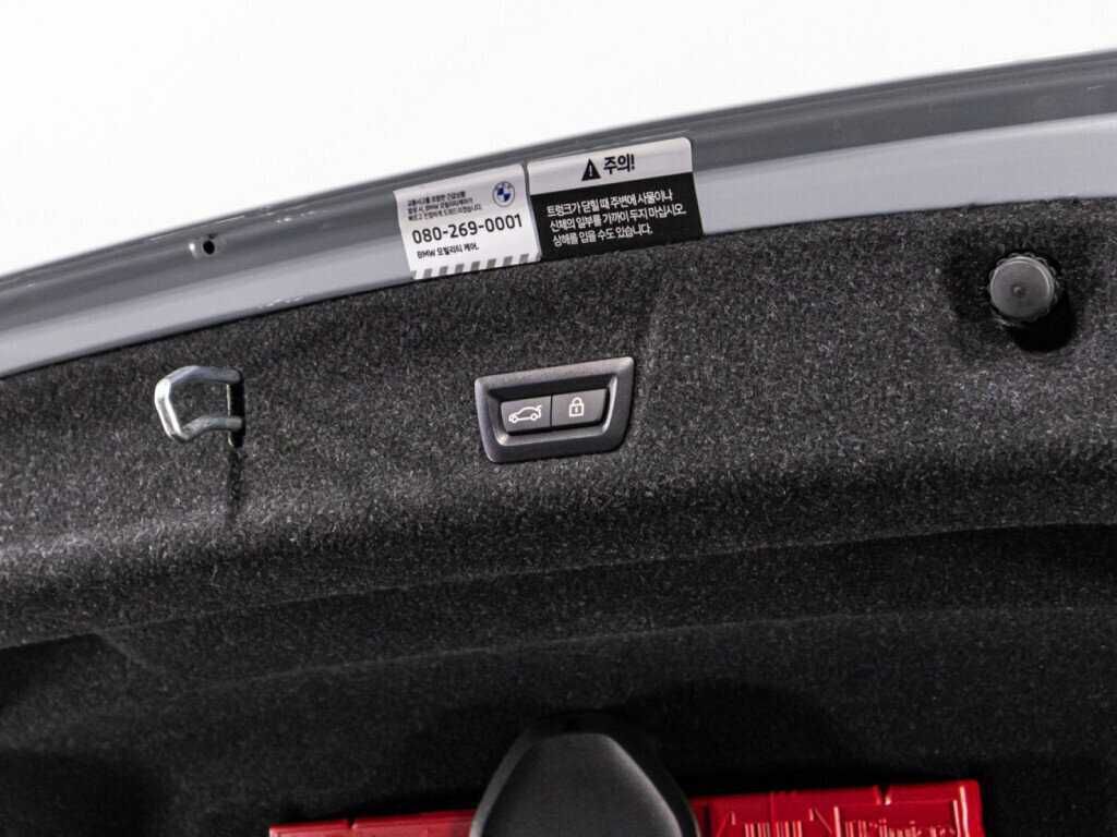 BMW 3 серии 320i, 2023 Фото №15