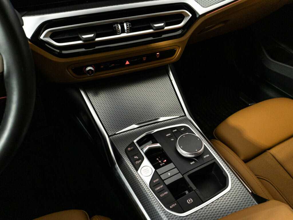 BMW 3 серии 320i, 2023 Фото №18