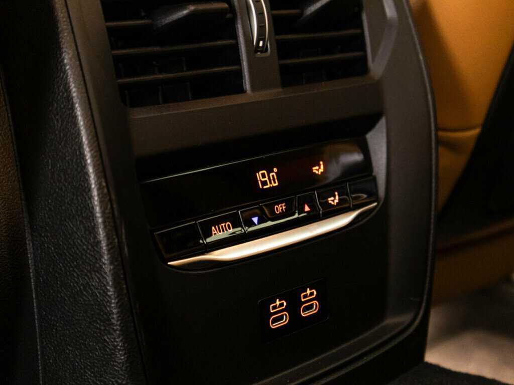 BMW 3 серии 320i, 2023 Фото №19