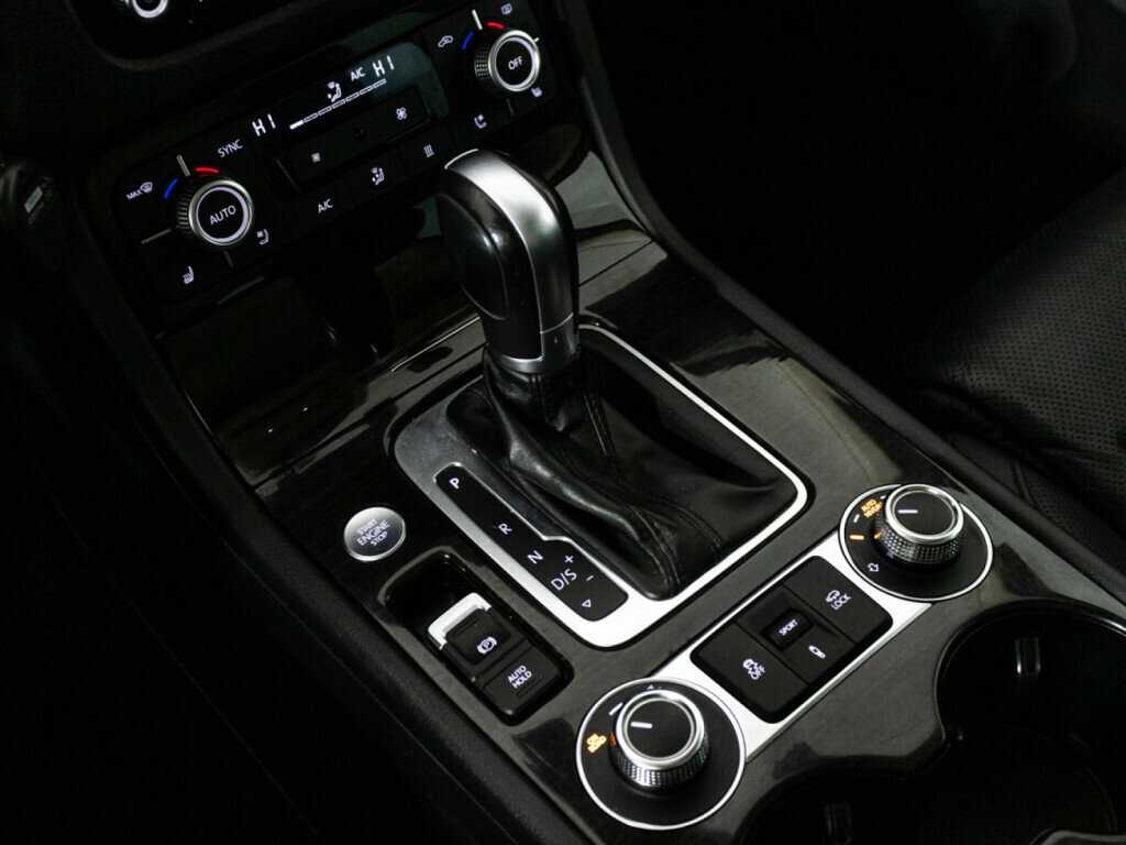 Volkswagen Touareg, 2016 Фото №17