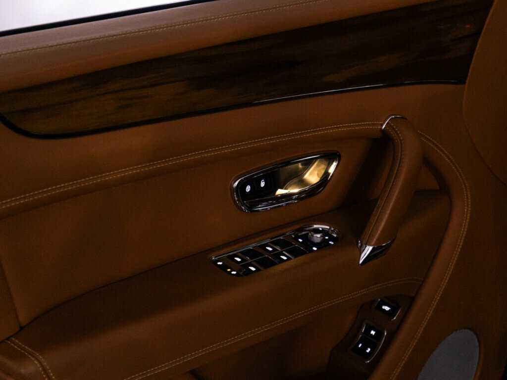 Bentley Bentayga, 2019 Фото №32