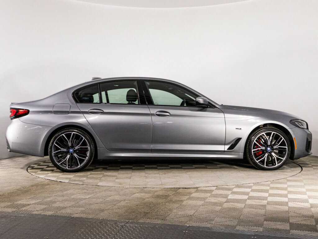 BMW 5 серии 530e xDrive, 2022 - 12 664 км. | Фото №4
