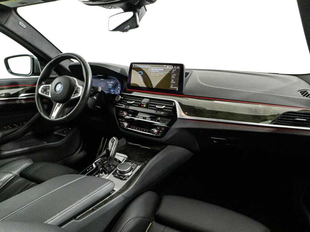 BMW 5 серии 530e xDrive, 2022 Фото №9
