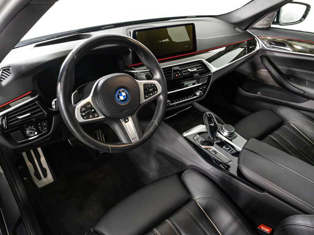 BMW 5 серии 530e xDrive, 2022 Фото №11