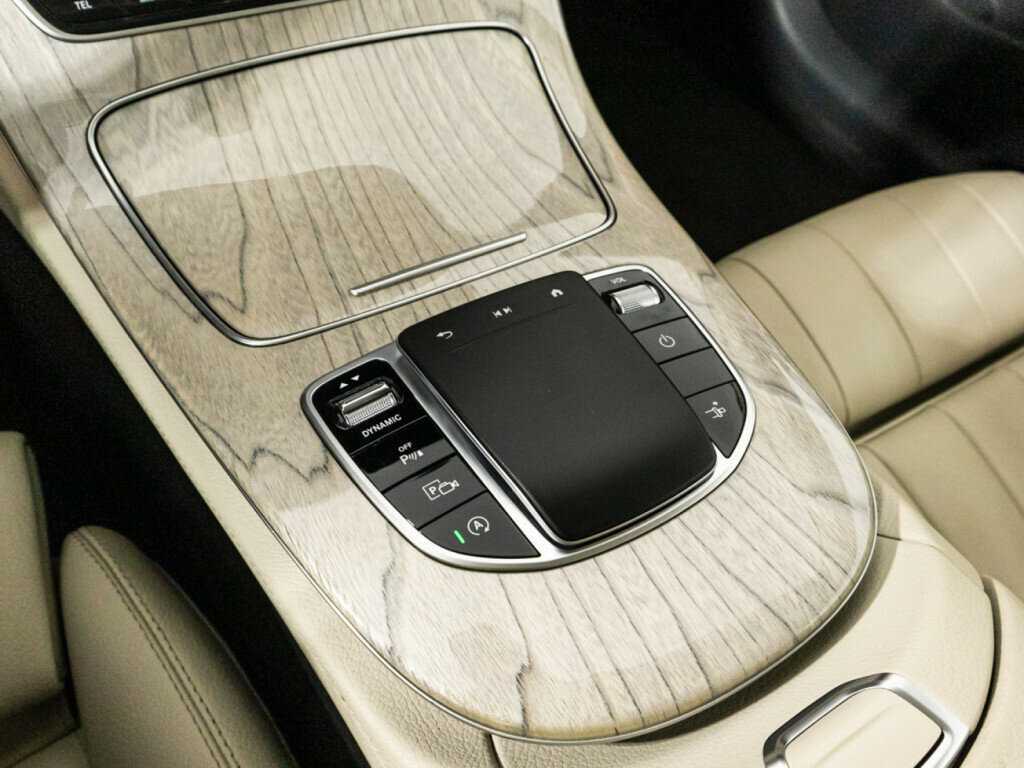Mercedes-Benz E-Класс 200, 2021 Фото №19