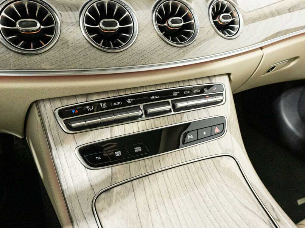 Mercedes-Benz E-Класс 200, 2021 Фото №20