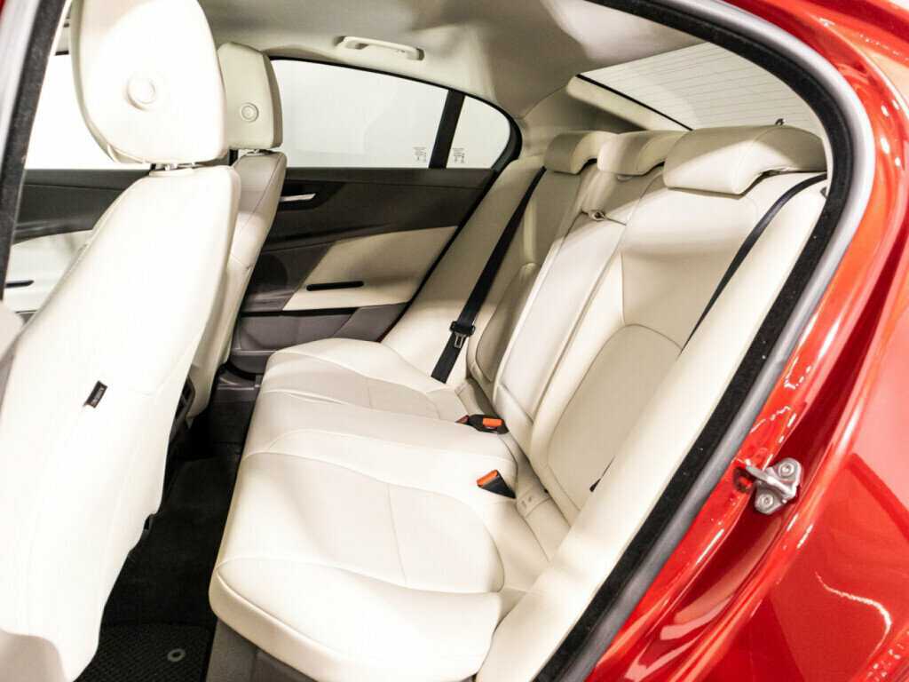 Jaguar XE, 2017 Фото №10