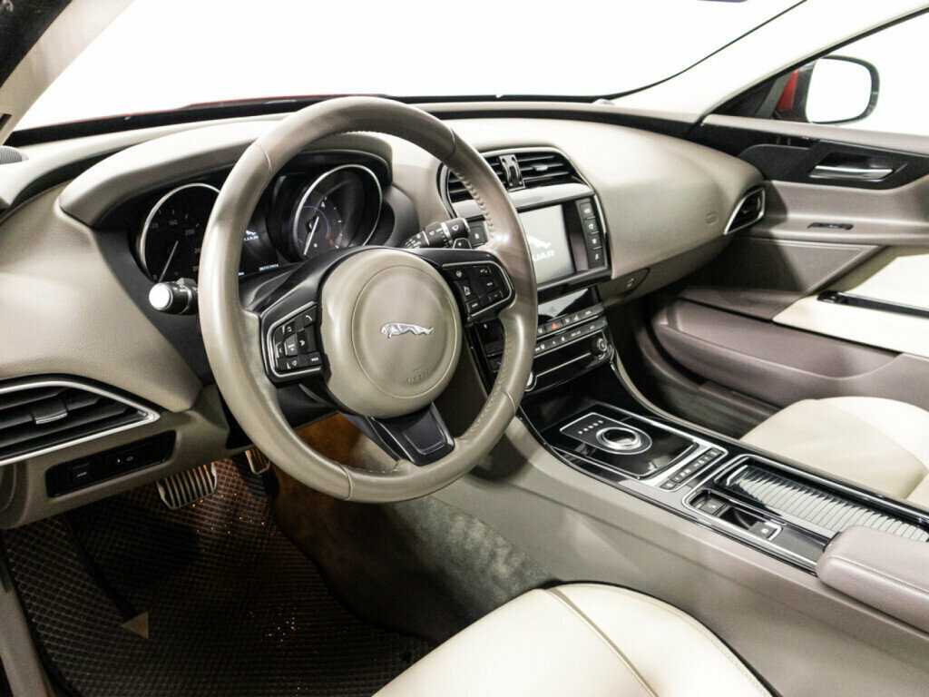 Jaguar XE, 2017 Фото №11