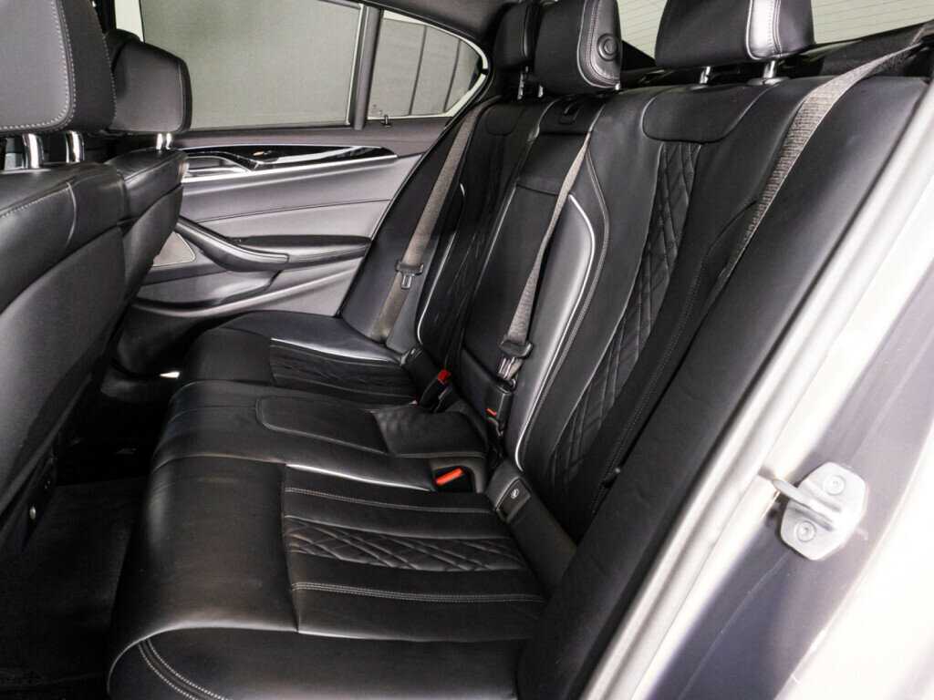 BMW 5 серии M550i xDrive, 2020 Фото №10