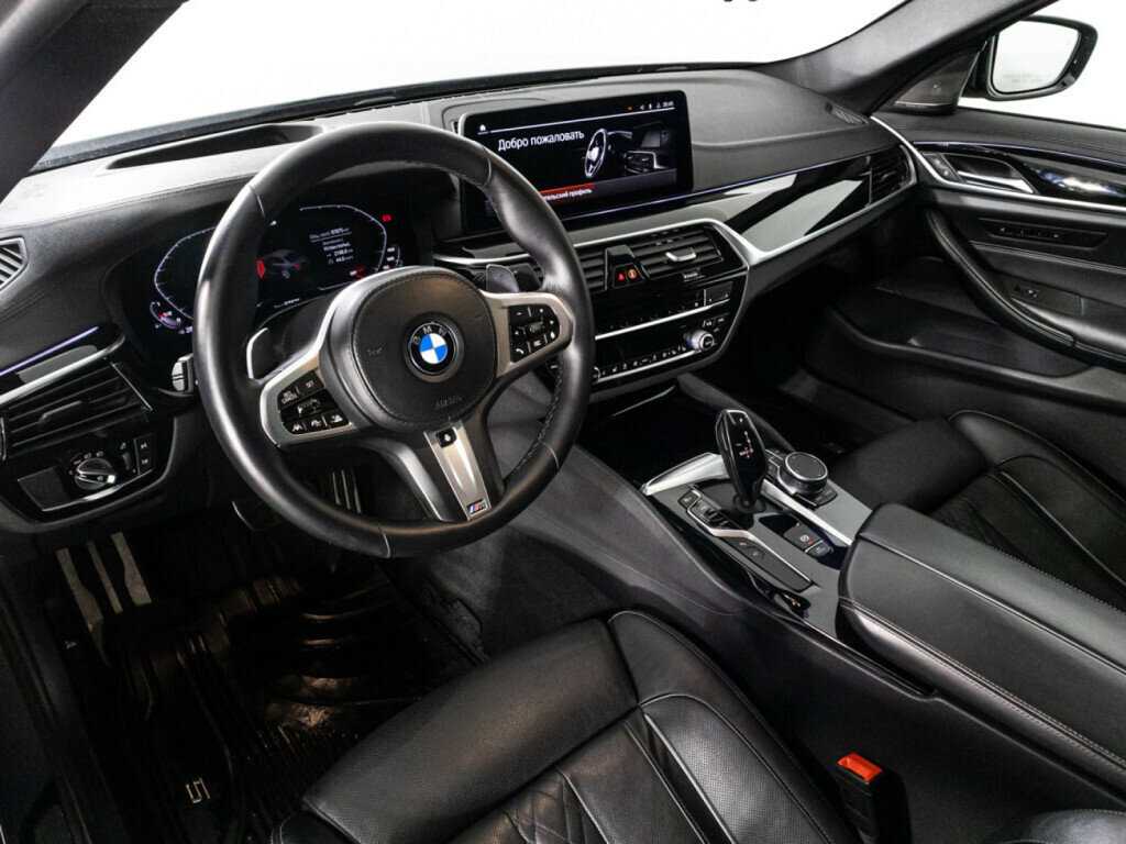 BMW 5 серии M550i xDrive, 2020 Фото №11