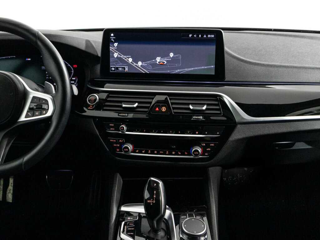 BMW 5 серии M550i xDrive, 2020 Фото №14