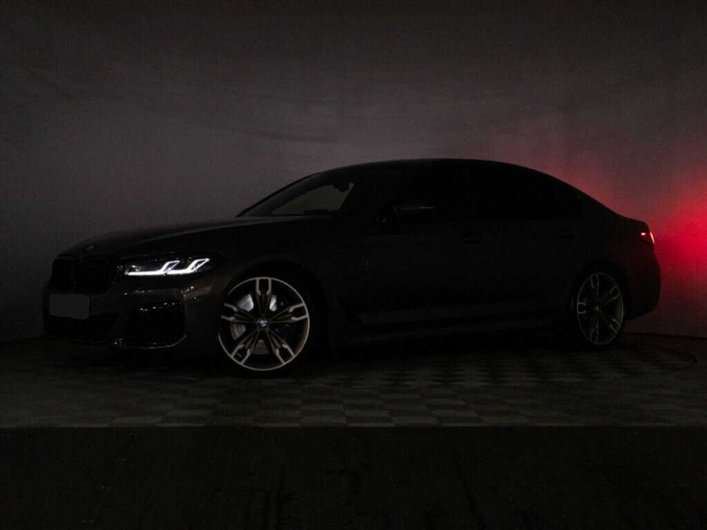 BMW 5 серии M550i xDrive, 2020 Фото №27