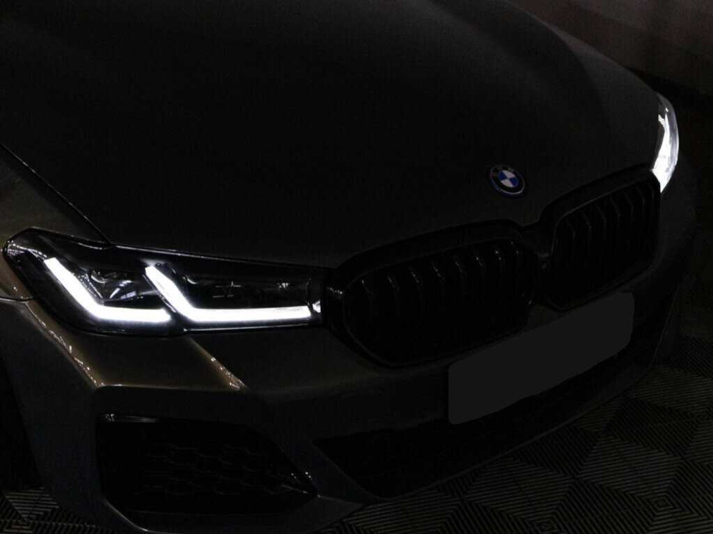 BMW 5 серии M550i xDrive, 2020 Фото №33