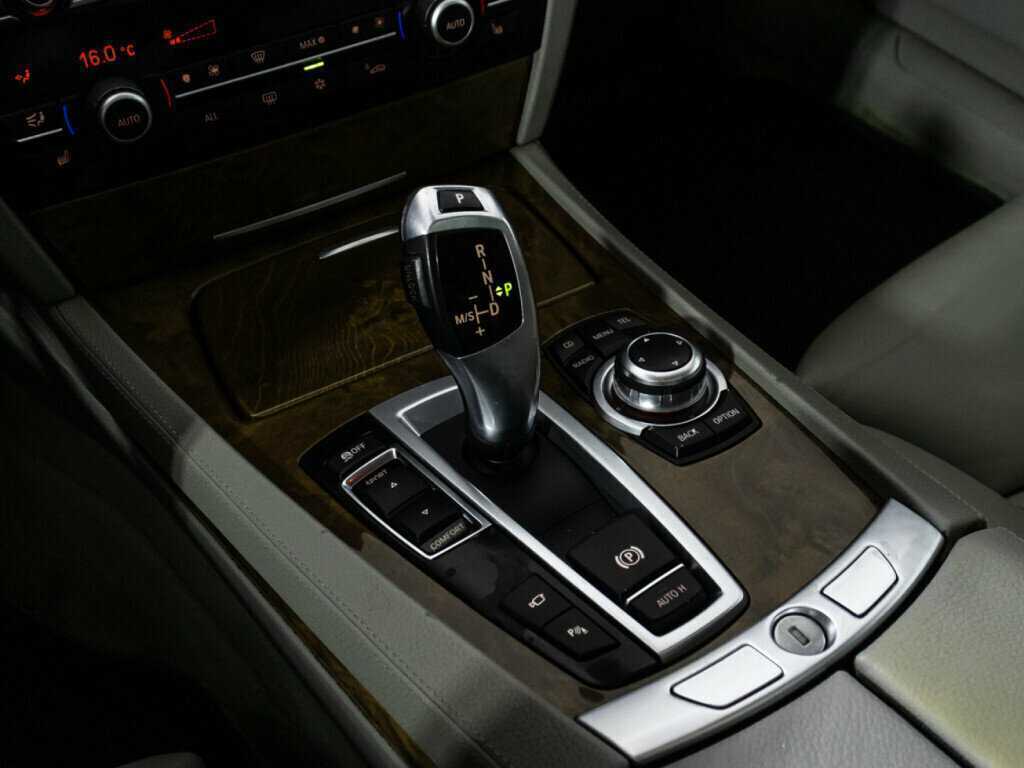 BMW 7 серии 740i, 2012 Фото №17