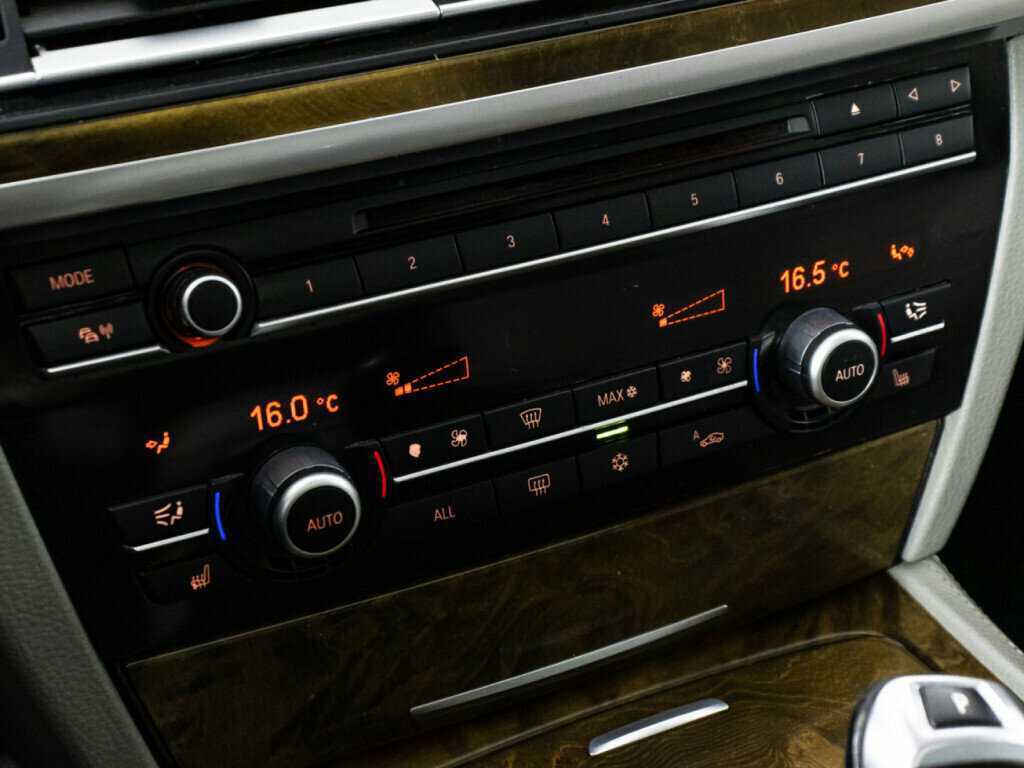 BMW 7 серии 740i, 2012 Фото №19