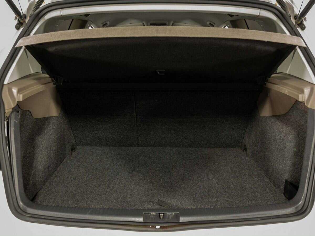 Volkswagen Golf, 2011 Фото №20