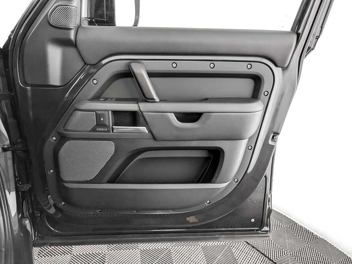 Land Rover Defender 110, 2021 Фото №26