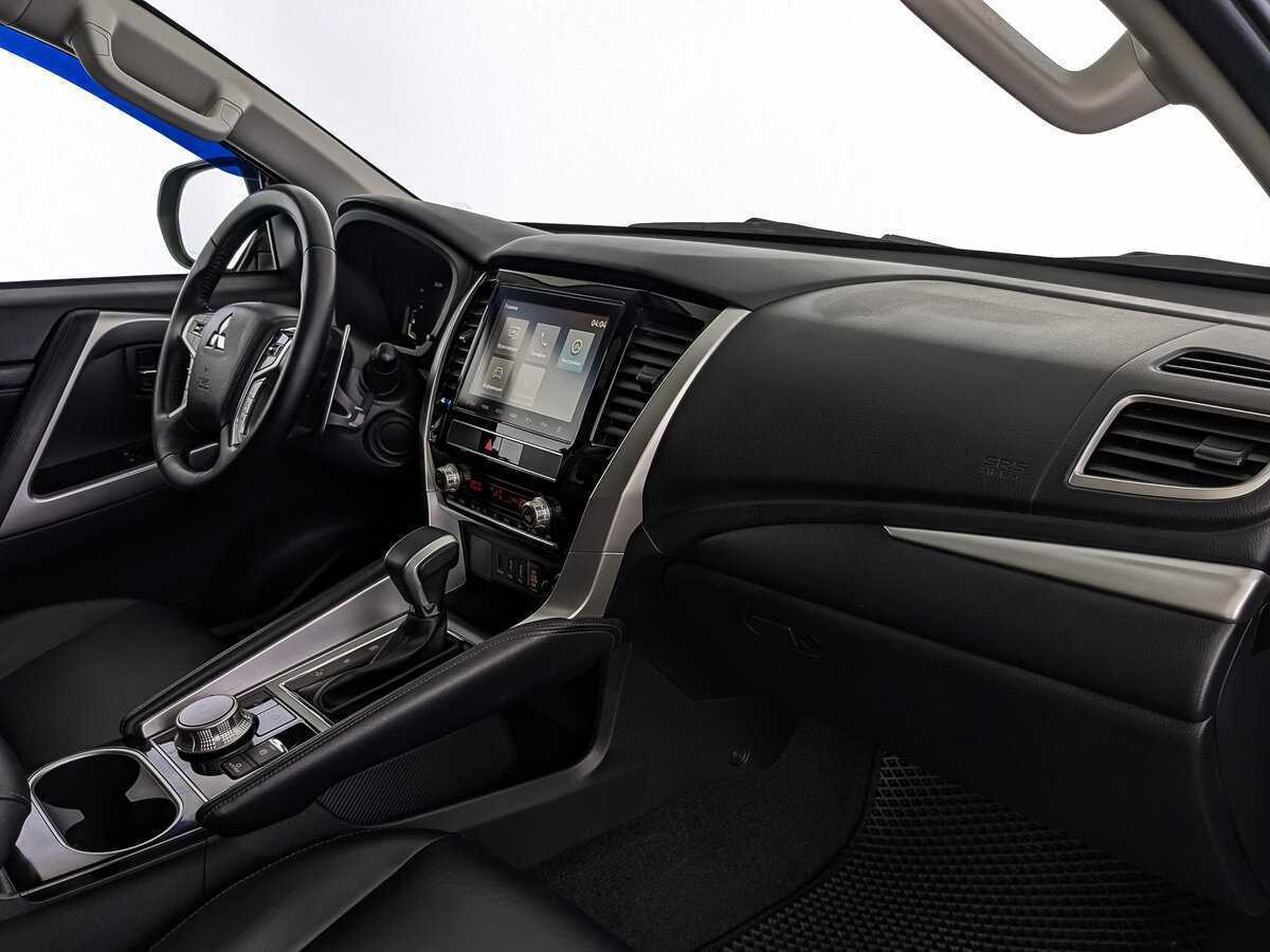 Mitsubishi Montero Sport, 2023 Фото №11