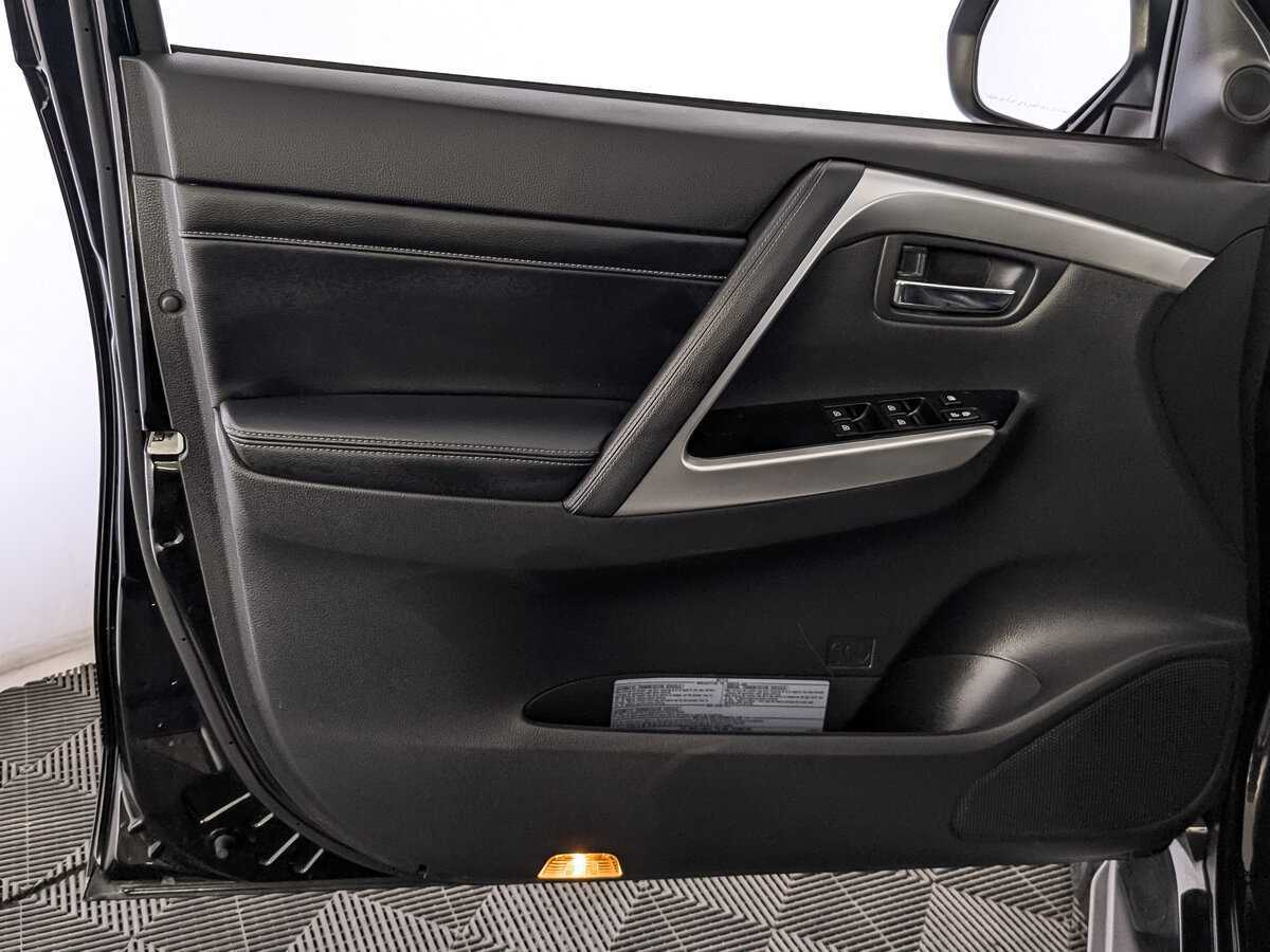 Mitsubishi Montero Sport, 2023 Фото №17