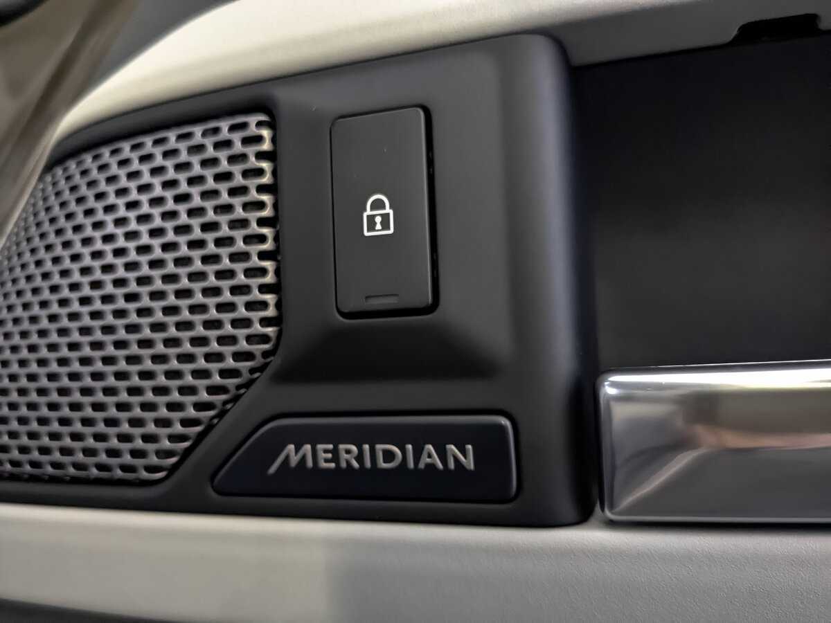 Land Rover Defender 110, 2021 Фото №29